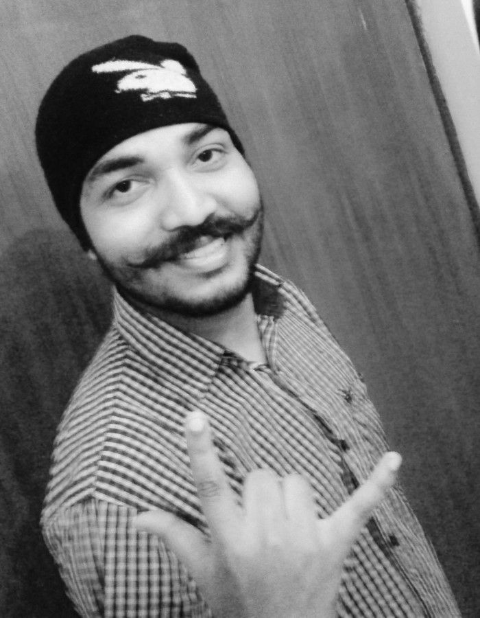 ॥ मूँछें मैं बढ़ाता हूँ ॥