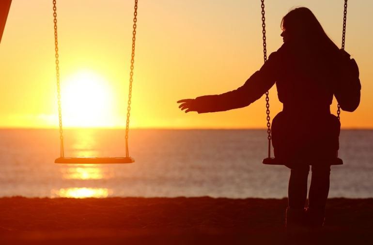 ॥ यादों को ज़हन में बसाए बैठे हैं ॥